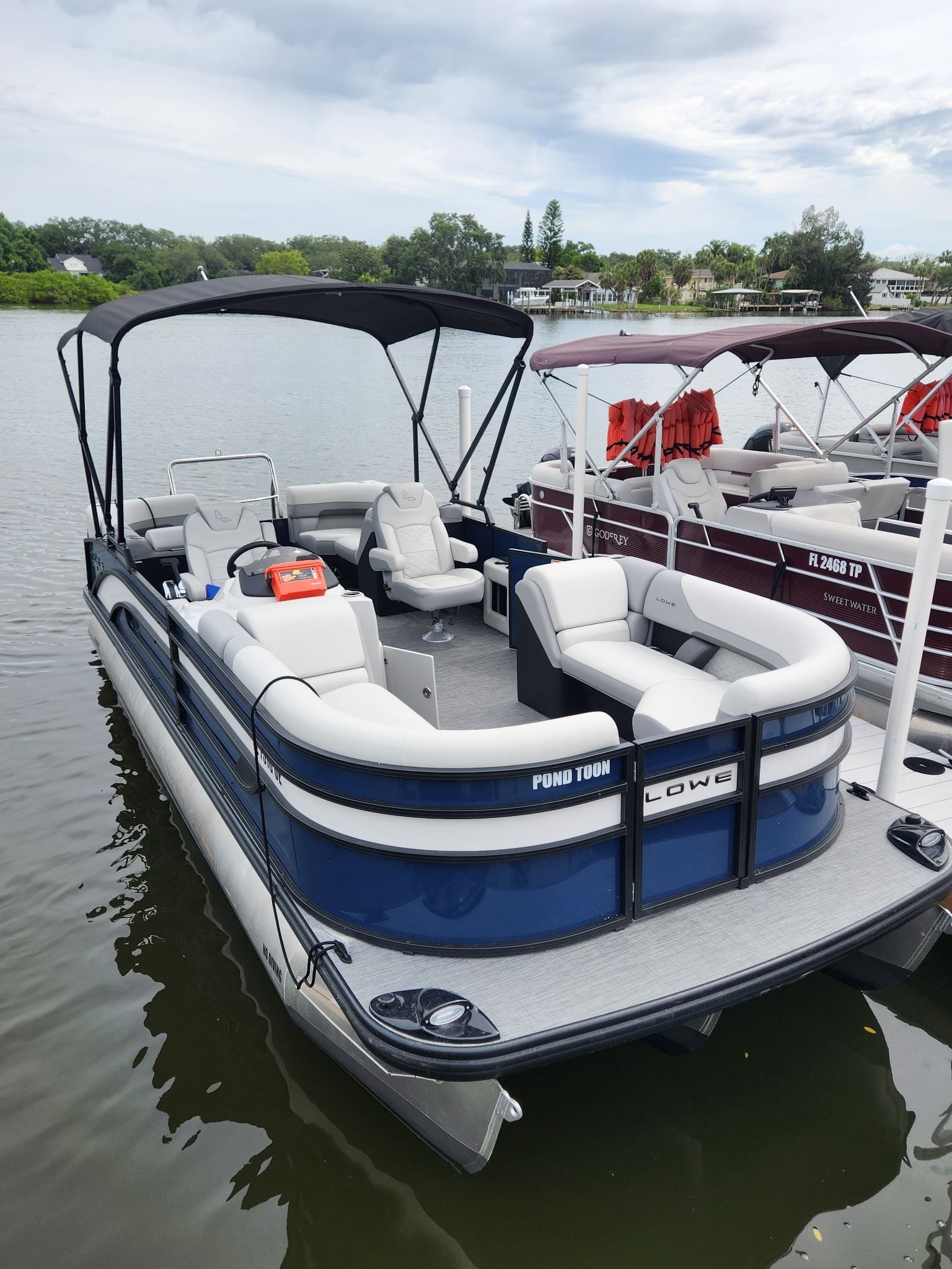 POND TOON (23' LOWE SS230W 150HP)