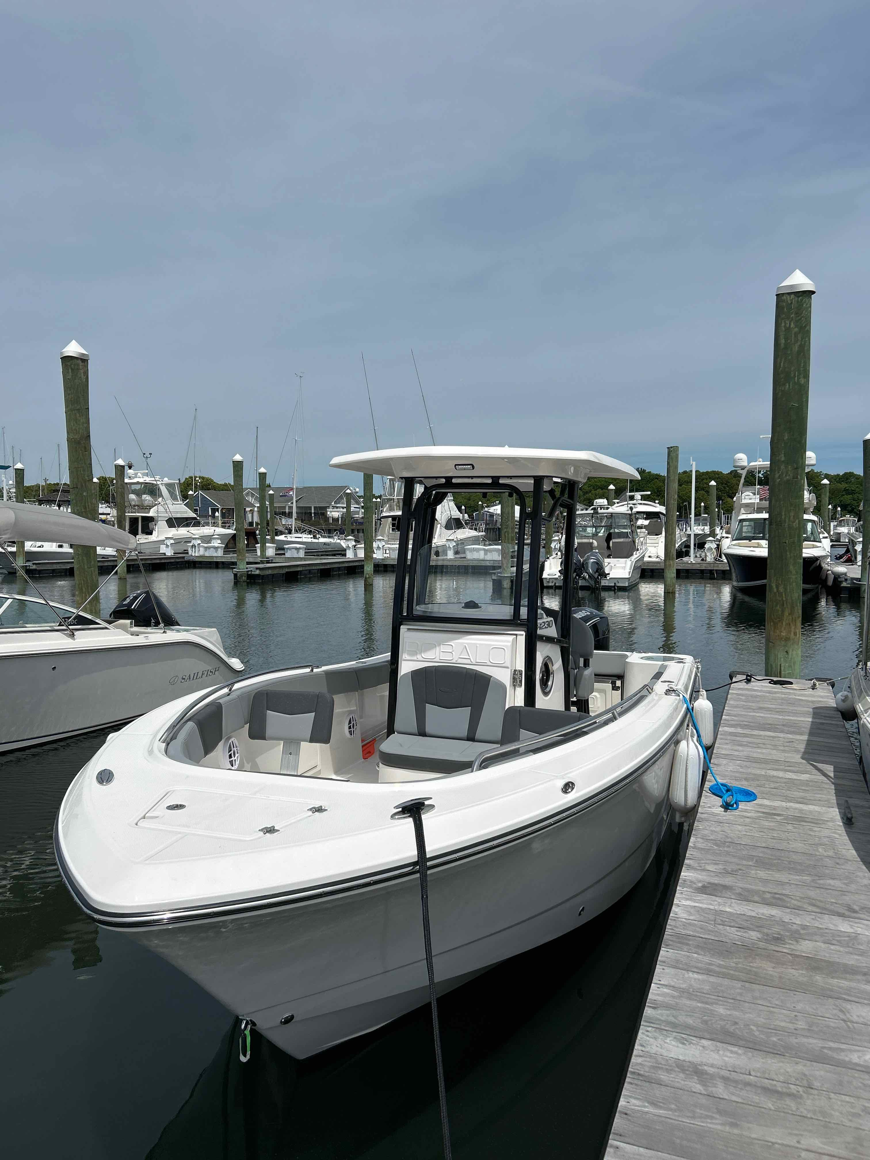 GLOCESTER (23ft Offshore CC Robalo R230)