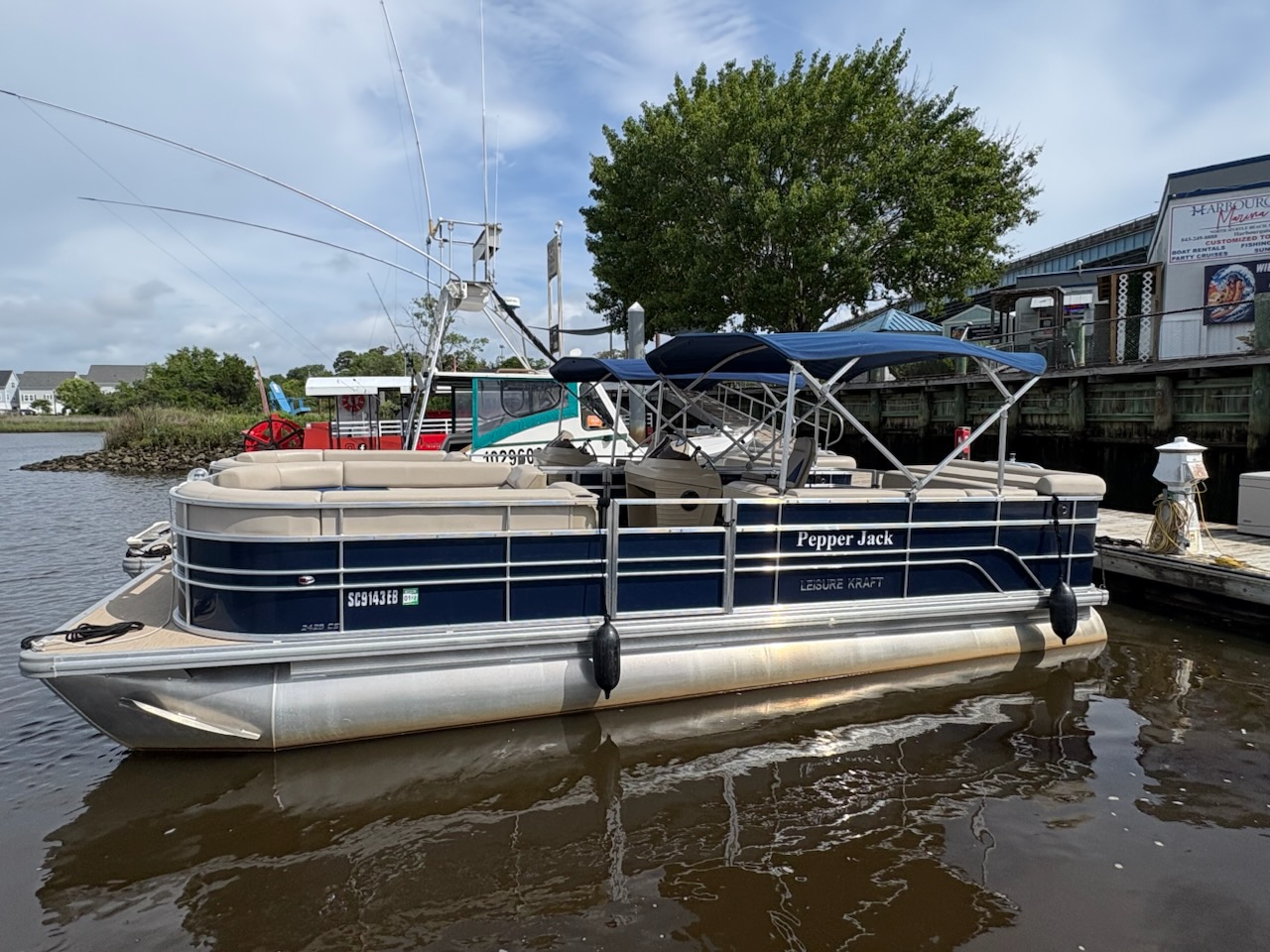 PEPPER JACK - Leisure Kraft 2425CS - 115 HP Motor - NO FISHING