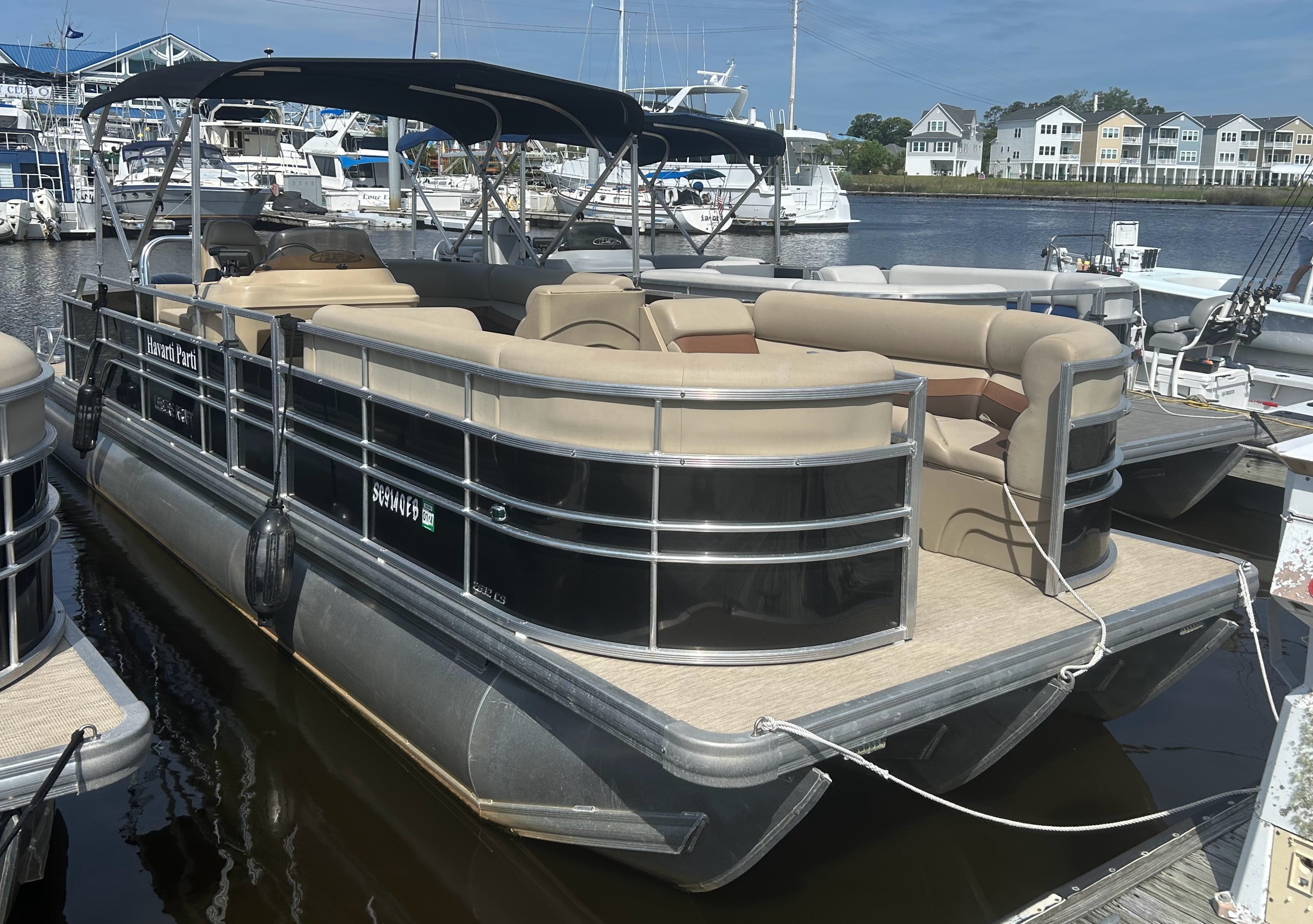 HAVARTI PARTY - Leisure Craft 2632CS - NO FISHING