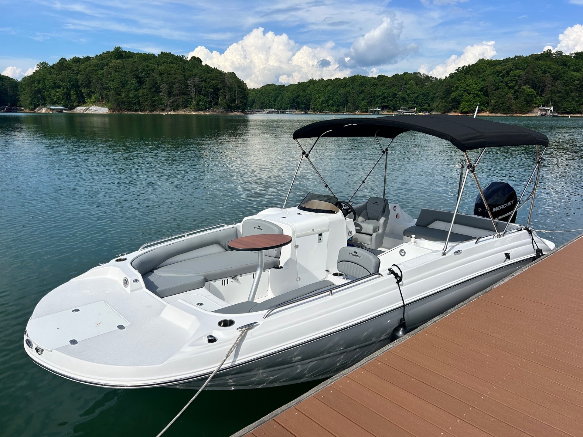 SLIDER (21' Stingray 212 SC Mercury 200 HP)