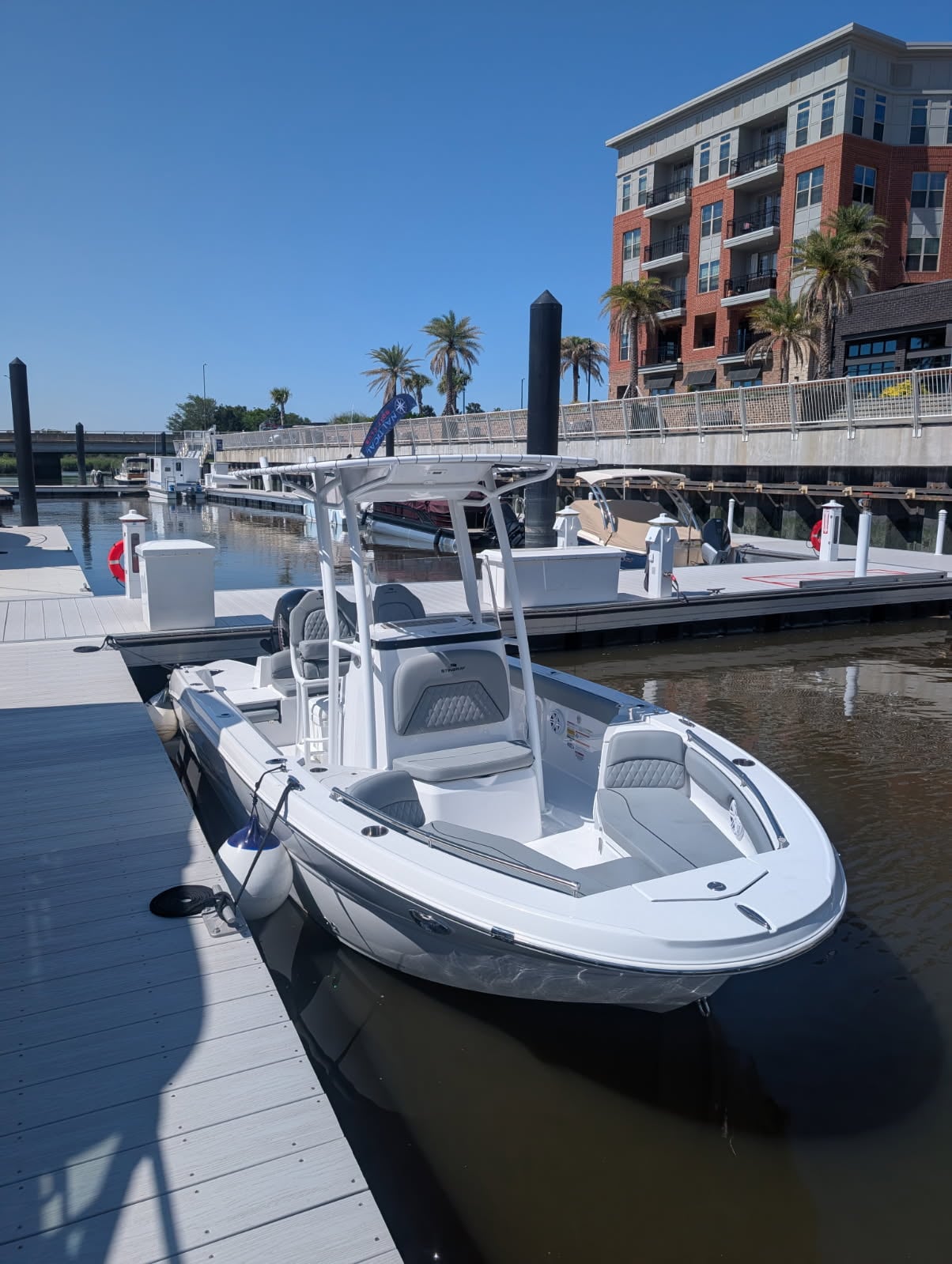 HUTCHINSON ISLAND IV (21' Stingray 216 CC 150XL Mercury)