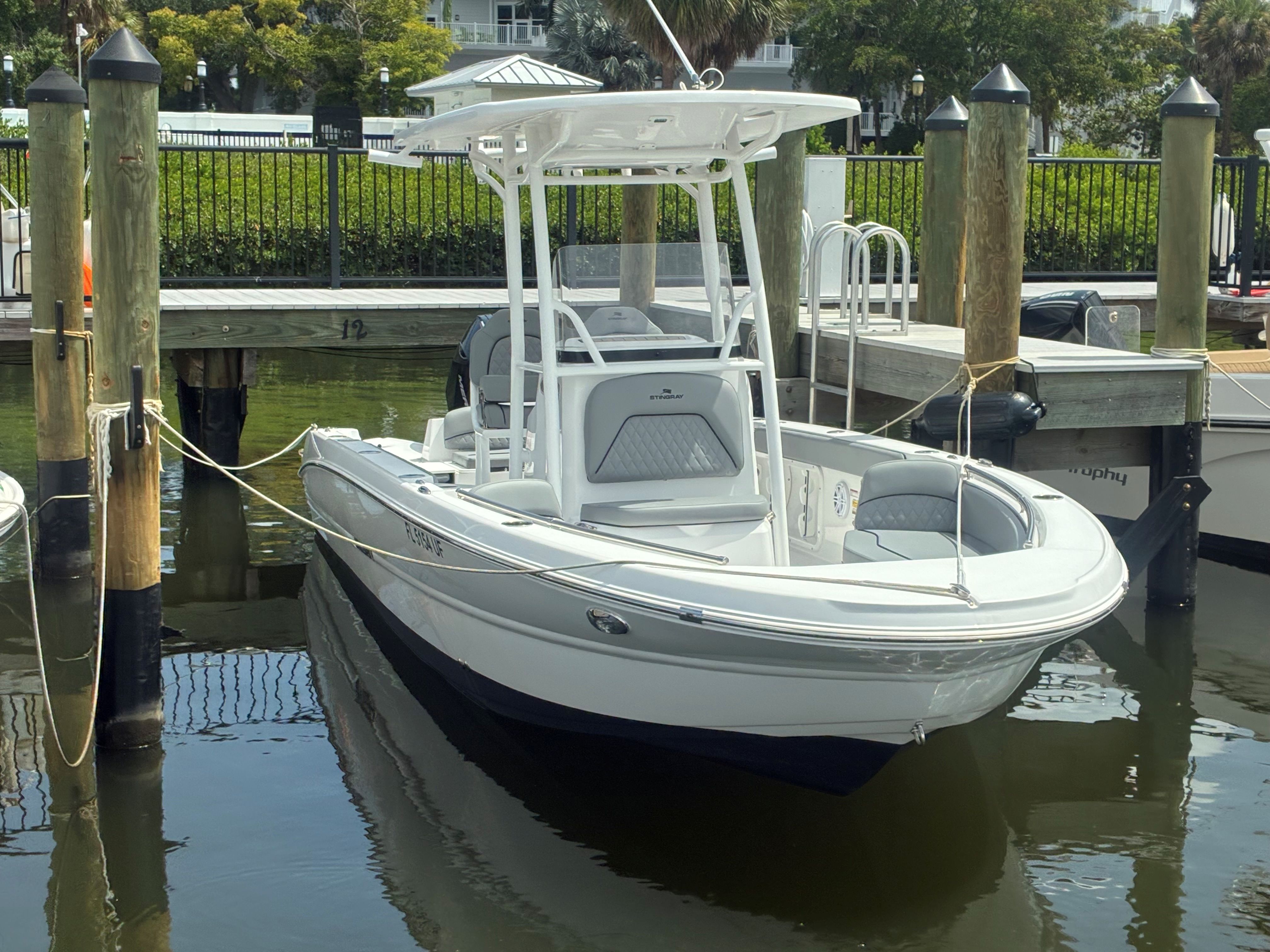 Salty Crew - 24' Stingray Center Console (250 HP)