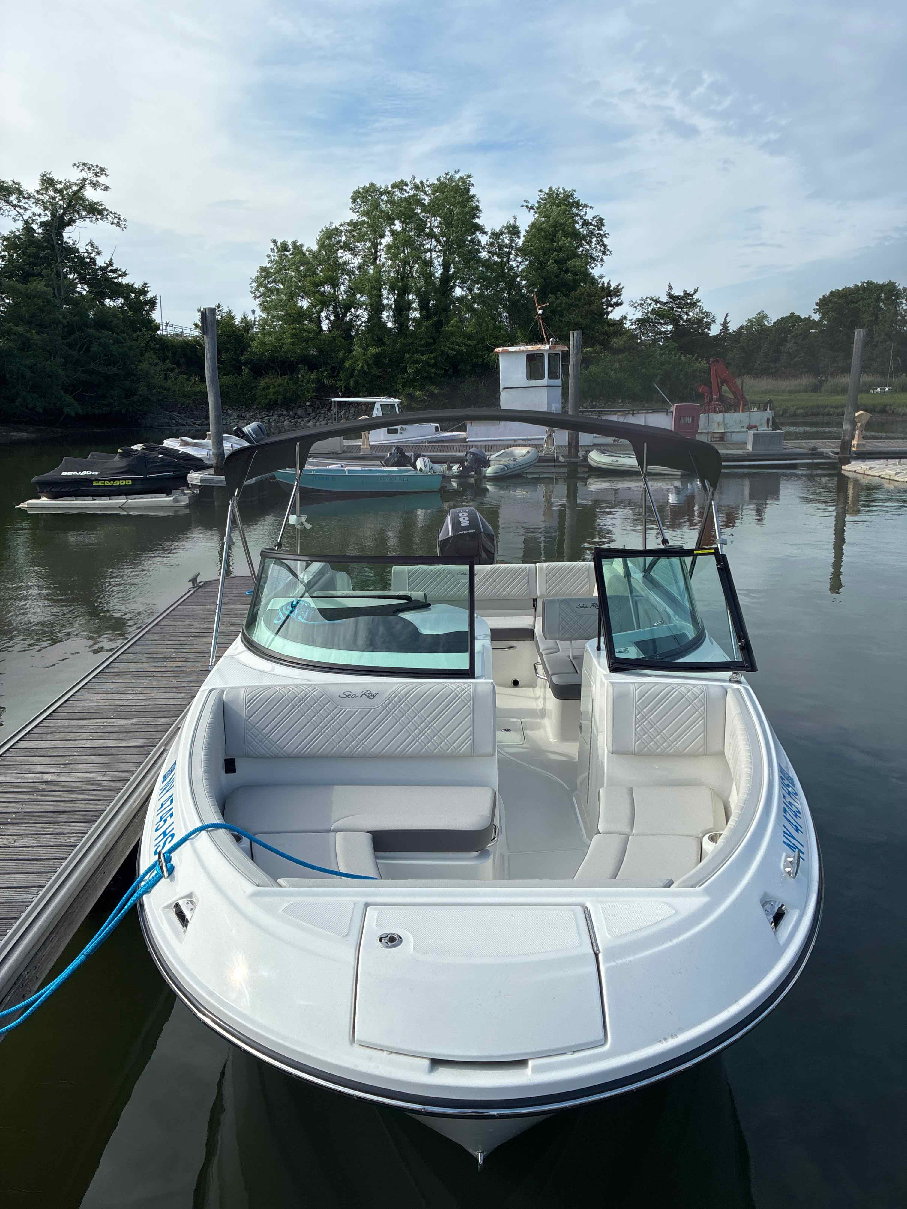 CRABBY LADY (23' Sea Ray SDO 230 200 HP - cruising)
