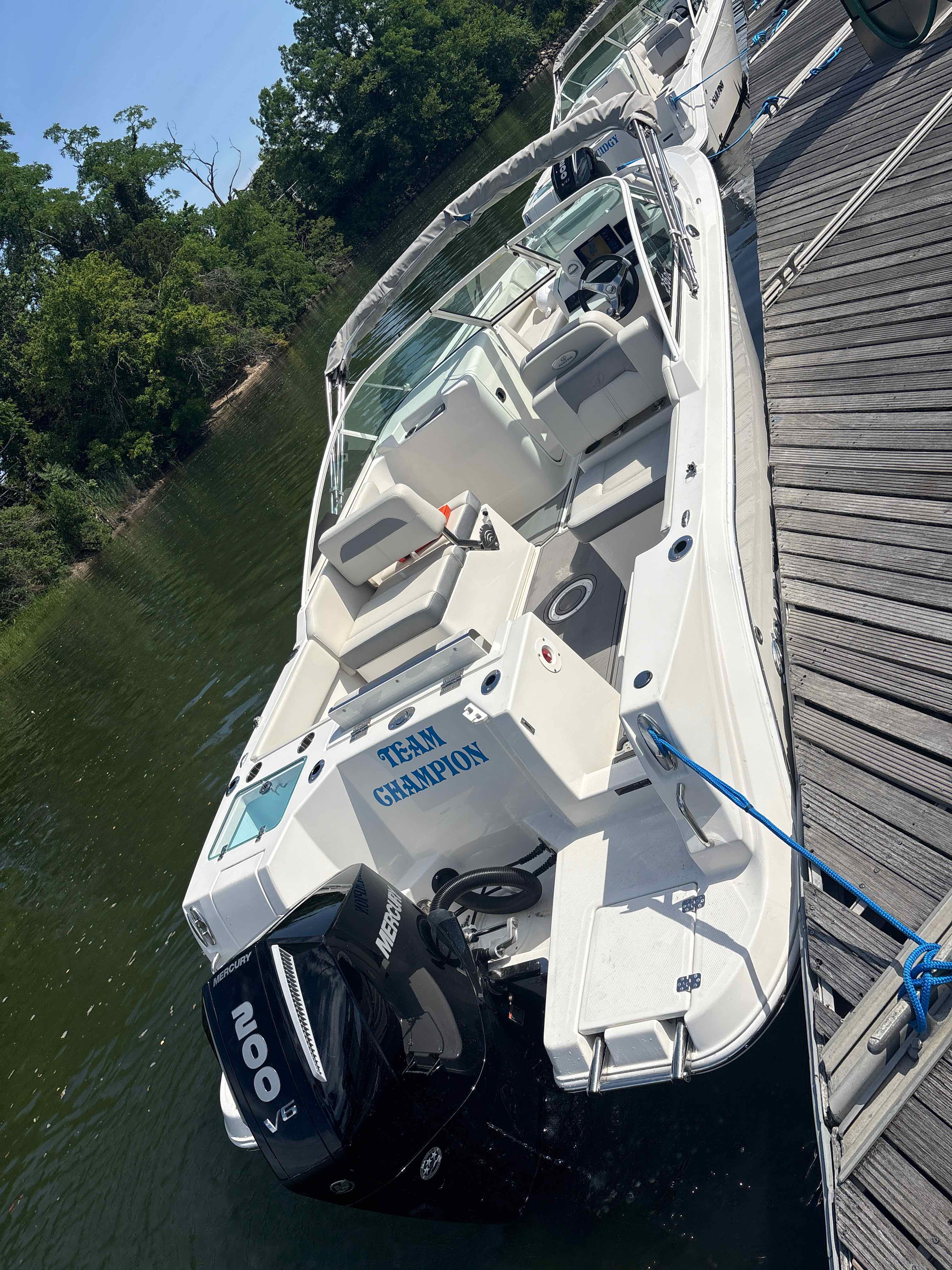 TEAM CHAMPION (Sailfish 236 DC)