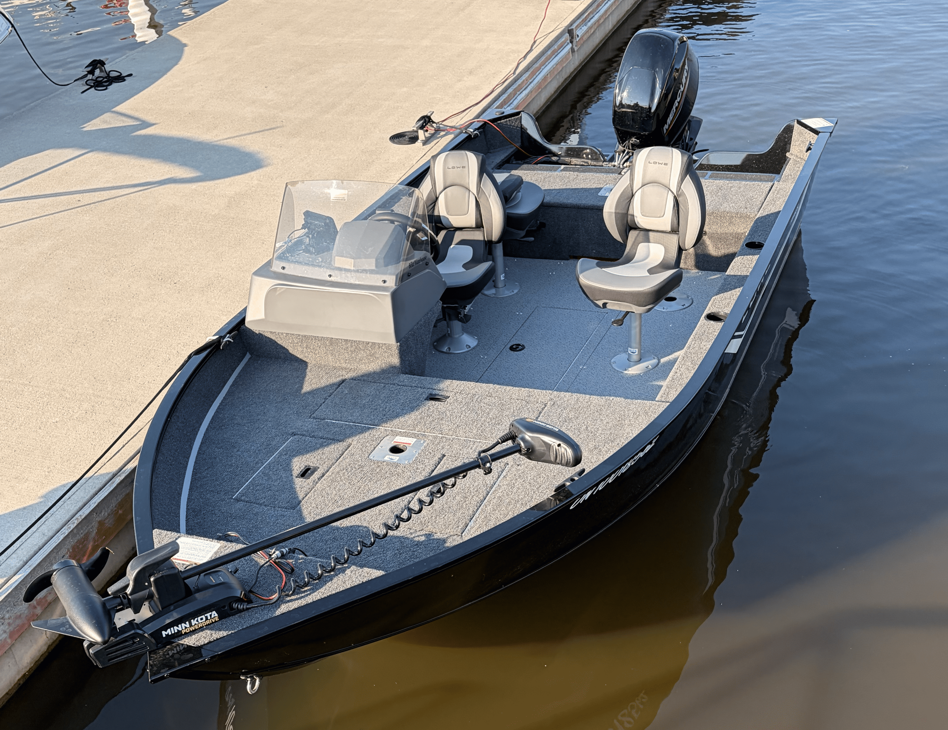 Lowe FM 1625 SC Fishing Machine