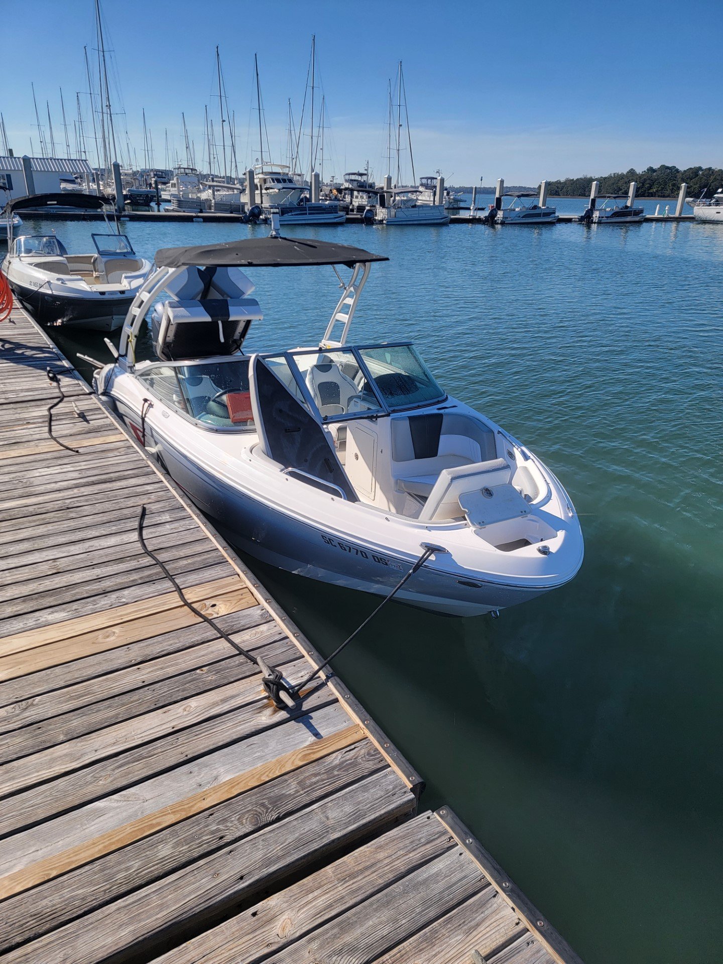 Island Freedom 27 Non Fishing Chaparral  Deck boat