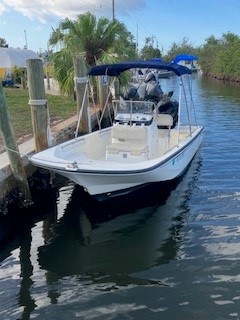 Petite Bateau (17' Center Console-Boston Whaler- 90 HP-Fishing)