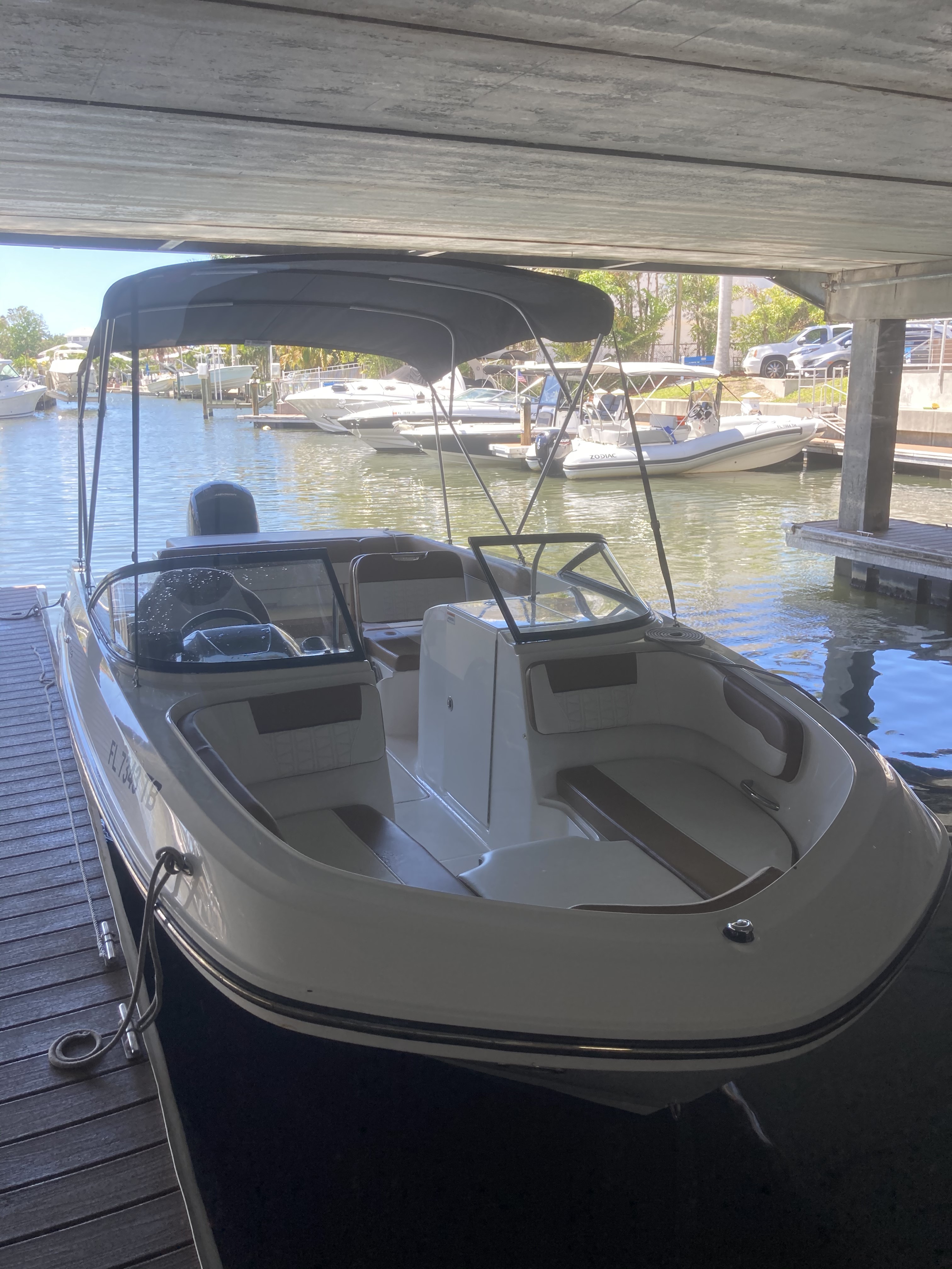 TAN LINES (Bayliner 20' Deck Boat 150 HP - Cruising)