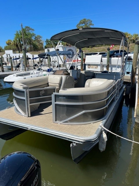 Beach Complexion (22 FT Pontoon 115 HP - Fishing or Cruising)
