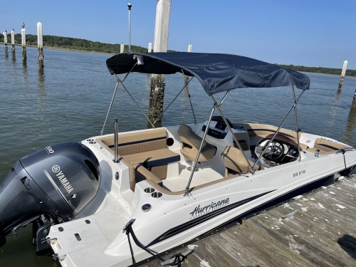 Island Freedom 38 Non Fishing Deck Hurricane