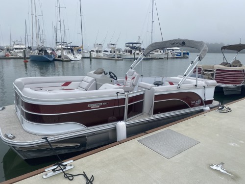 Island Freedom 28 Non Fishing Tritoon  boat