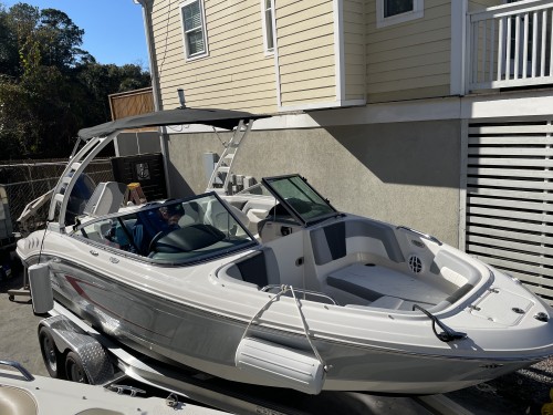 Island Freedom 27 Non Fishing Chaparral  Deck boat